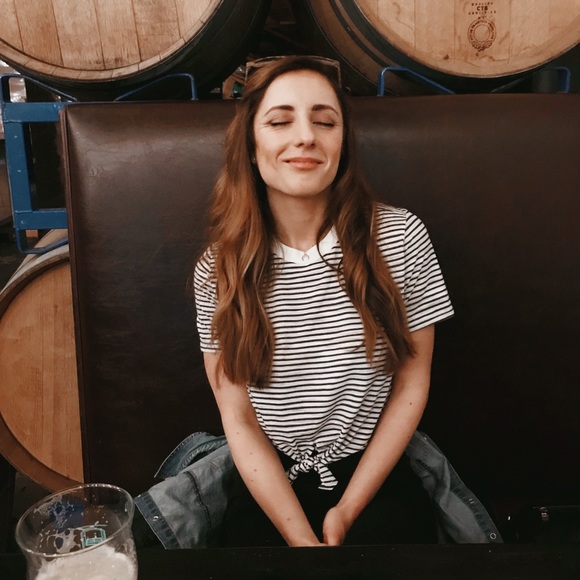 Meet your Posher, Lauren - Picture 2 of 2